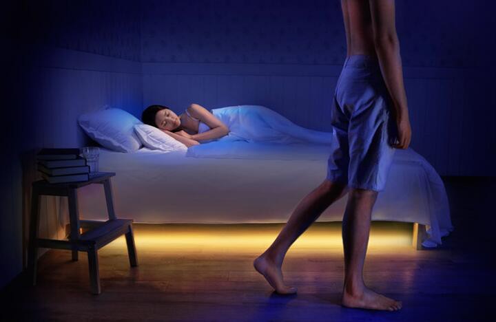 led fénycsík az ágy alatt mozgásérzékelővel