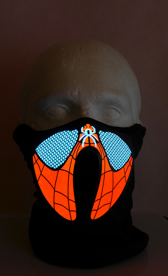 Spiderman vezetett maszk