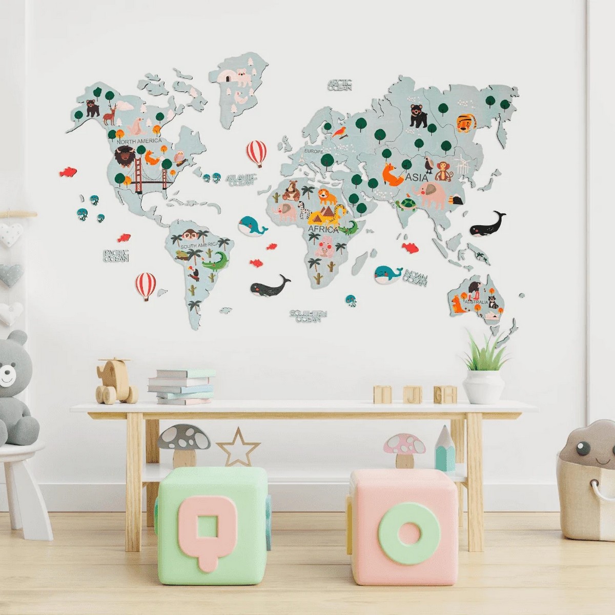 gyermek fából készült világtérkép a falon