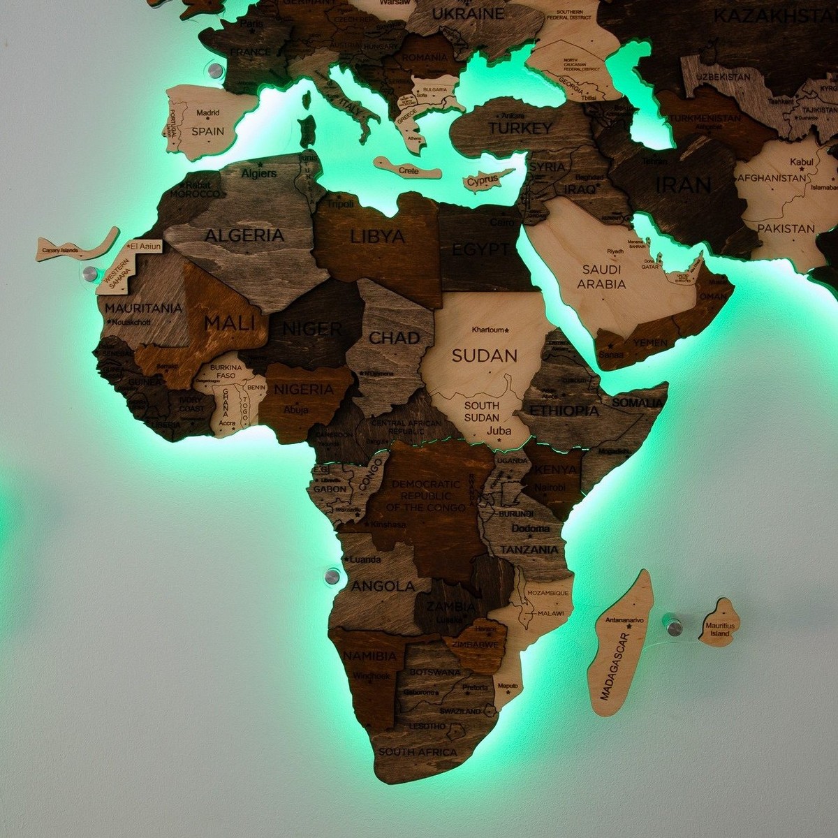 fából készült világtérképek LED háttérvilágítással